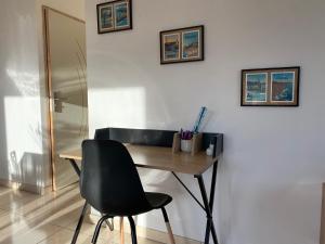 a desk and a chair in a room at 1100-Maison au cœur du village de Planguenoual. in Planguenoual +24 photos