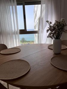 Fotografie z fotogalerie ubytování Kosher for Passover Beachfront Apartment v destinaci Netanja + 2 fotografie