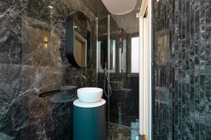 Et badeværelse på SJR Luxury Apartment Trevi Fountain