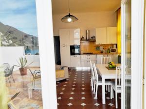Dapur atau dapur kecil di Casa Sebastian +30 gambar