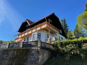 a house sitting on top of a cliff at Apartmánový dům Jánský sen in Janske Lazne