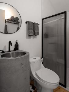 Vonios kambarys apgyvendinimo įstaigoje Concentrico by The Outlands