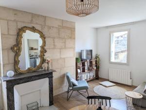 a living room with a mirror and a fireplace at Lumineux appartement sous les toits à Pey Berland in Bordeaux
