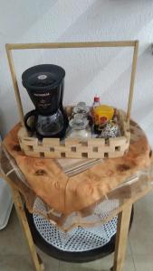 a coffee maker on top of a wooden table at Casinha Aconchegante in Guarulhos