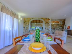 Posedenie v ubytovaní Sardinia Family Villas - Villa Brunilde with private pool