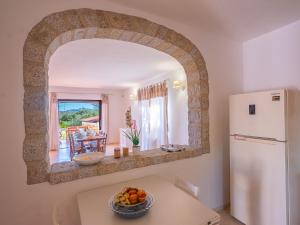 Kuchyňa alebo kuchynka v ubytovaní Sardinia Family Villas - Villa Brunilde with private pool
