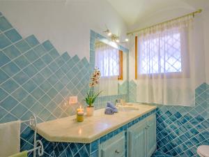 Kúpeľňa v ubytovaní Sardinia Family Villas - Villa Brunilde with private pool