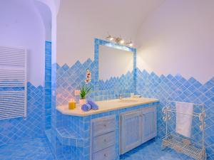 Kúpeľňa v ubytovaní Sardinia Family Villas - Villa Brunilde with private pool