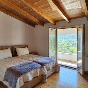 Postel nebo postele na pokoji v ubytování Uphill house.