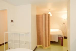 Ein Bett oder Betten in einem Zimmer der Unterkunft Cozy Apartment with Patio by the Water