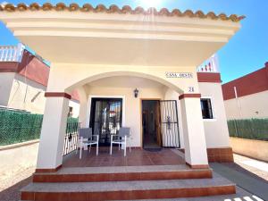 a small house with a patio at Vrijstaande villa Torrevieja Casa Oeste in Torrevieja
