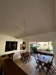 a dining room with a table and chairs at Pousada Villa Xaréu in Barra Grande