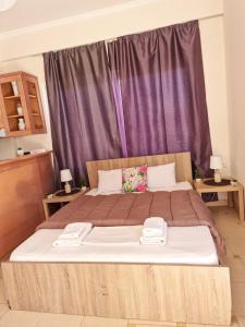 Letto o letti in una camera di Kalogria Beach Apartments