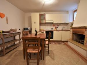 Η κουζίνα ή μικρή κουζίνα στο Holiday Home Dubino Home by Interhome