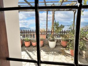 Balkón nebo terasa v ubytování Spacious house with sea view in Volos