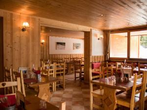 מסעדה או מקום אחר לאכול בו ב-Atmosphere Lodge