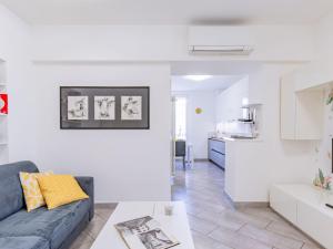O zonă de relaxare la Apartment Bina by Interhome