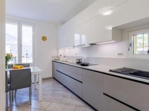 O bucătărie sau chicinetă la Apartment Bina by Interhome