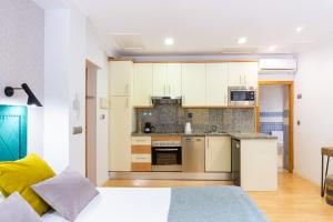 Nhà bếp/bếp nhỏ tại Suite Andrés Pérez Málaga Center +6 ảnh