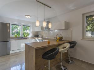 Η κουζίνα ή μικρή κουζίνα στο Villa Villa Romina by Interhome