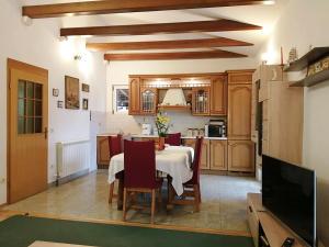 Kuchyň nebo kuchyňský kout v ubytování Holiday Home Marija by Interhome