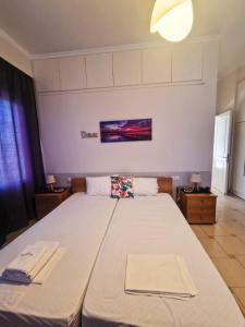 Letto o letti in una camera di Kalogria Beach Apartments