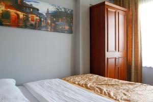 Postel nebo postele na pokoji v ubytování Californiacityhotel