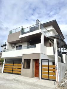 Gallery image of Sierra Bay View Jacuzzi Overlooking Roofdeck in Binangonan