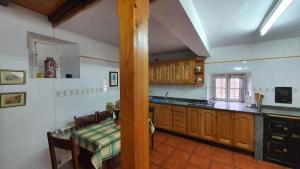 a kitchen with a table and a table and chairs at Vivienda Vacacional Casa Casenti in Villanueva de Ardisana