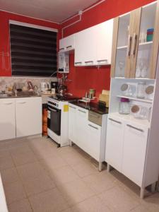 Een keuken of kitchenette bij Casa con toque rústico