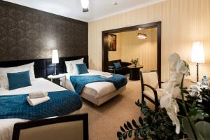 Łóżko lub łóżka w pokoju w obiekcie Hotel Iskierka Business & Spa