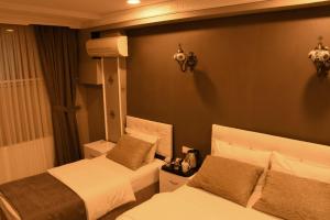 Postel nebo postele na pokoji v ubytování Californiacityhotel