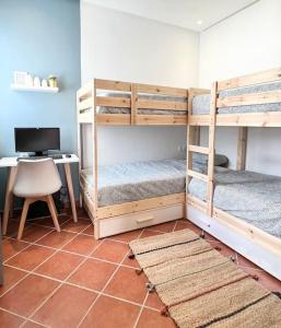 Un pat sau paturi într-o cameră la Lili's Home Cabo Negro apartment +29 fotografii