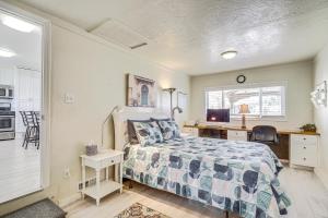 Voodi või voodid majutusasutuse Charming Orem Home with Yard - Near BYU and UVU! toas