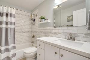 Vannituba majutusasutuses Charming Orem Home with Yard - Near BYU and UVU!