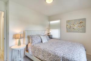Voodi või voodid majutusasutuse Charming Orem Home with Yard - Near BYU and UVU! toas