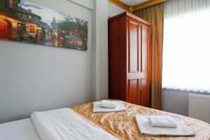 Postel nebo postele na pokoji v ubytování Californiacityhotel