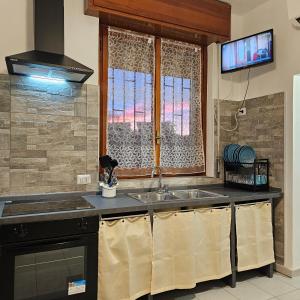 Kuchyň nebo kuchyňský kout v ubytování Corteantica RHO-FIERA by Rhospitality