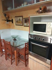 Kuchyň nebo kuchyňský kout v ubytování Un lujazo de piso en el centro de Calafell