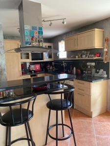 Kuchyň nebo kuchyňský kout v ubytování Maison plein pied proche circuit 24h et PEC + 6 fotografií