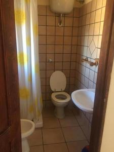 A bathroom at Antica dimora siciliana