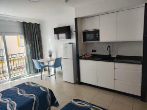 Kuchyňa alebo kuchynka v ubytovaní Apartamentos Caracas