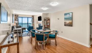 a living room with a table and chairs at 643 Newhaven in Fripp Island