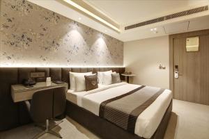 Postel nebo postele na pokoji v ubytování Stepstones Hotels and Inn-DLF PHASE 3 GURGAON + 25 fotografií