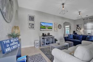 Galeriebild der Unterkunft Stunning 2Bd 1Ba dream beach house in Surfside in Miami Beach