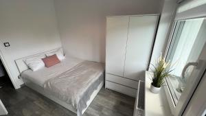 Posteľ alebo postele v izbe v ubytovaní Apartamenty Izabell by Housine