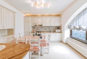 A kitchen or kitchenette at Il Mosaico Al Mare