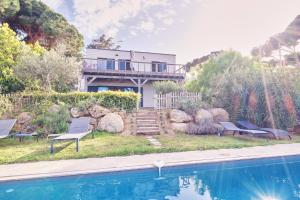 Piscina a Villa avec jardin et piscine o a prop
