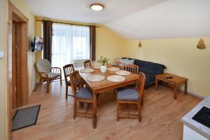 Posedenie v ubytovaní Apartmany ZEA