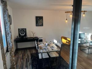 Posezení v ubytování Nid douceur et douillet Proche Le Pal
